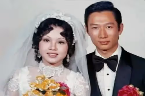 郭台銘倆兒女罕露面!高顏值女兒穿百元裙長腿吸睛,小兒子神似爸