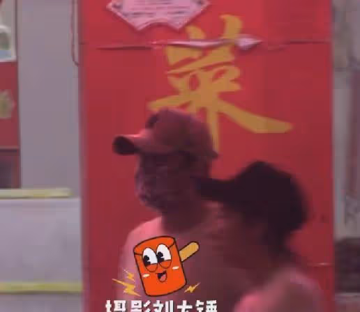 潘粵明與女友被拍感情穩定 女方膚白貌美氣質好