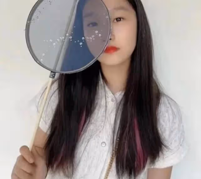 馬伊琍曬母女度假照 14歲愛馬穿泳裝身高超媽媽