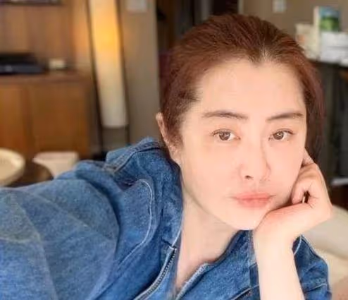 55歲王祖賢近照曝光!出道21年巔峰時刻退圈,如今獨居加拿大至今未婚,一個人逍遙又自在