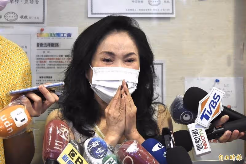 首曝余天病床照，余祥銓曝病況脖子血管全塞住右半身動不了，醫生檢查後愣住：真的太幸運了