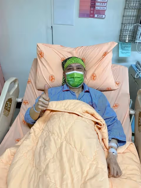 首曝余天病床照,余祥銓曝病況脖子血管全塞住右半身動不了,醫生檢查後愣住:真的太幸運了