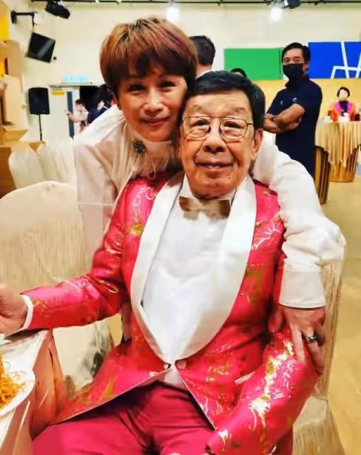 56歲林憶蓮為乾爹賀壽!身材豐滿素顏顯年輕,與男友分手生活低調
