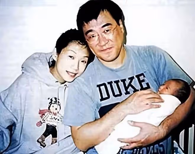 56歲林憶蓮為乾爹賀壽!身材豐滿素顏顯年輕,與男友分手生活低調