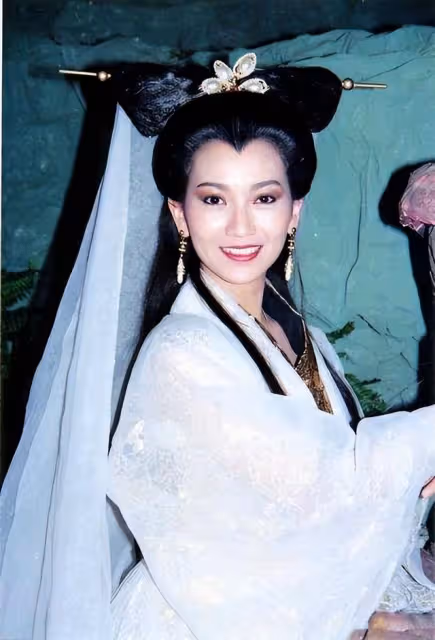 68歲女神趙雅芝曬近況!四肢纖細,上圍豐滿,三步上籃動作嫻熟