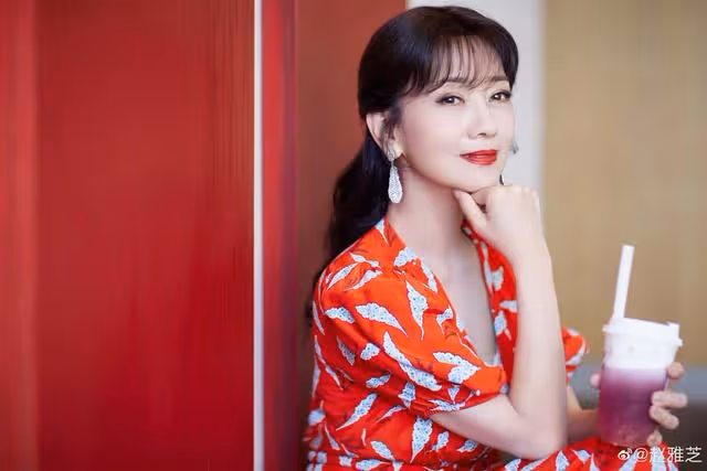 68歲女神趙雅芝曬近況!四肢纖細,上圍豐滿,三步上籃動作嫻熟