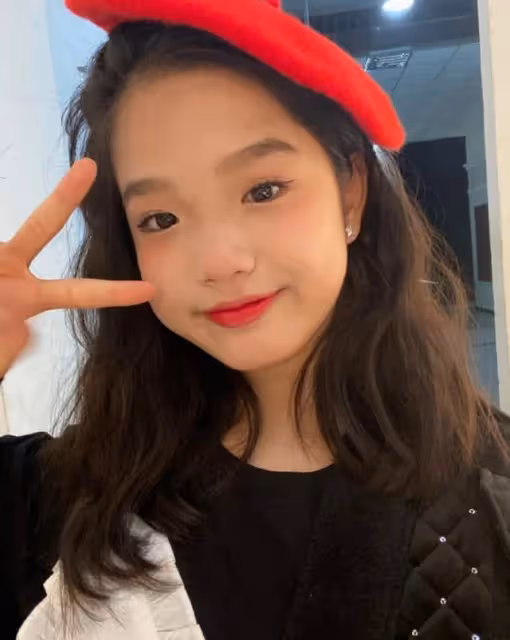 逆襲成功!鍾麗緹14歲二女兒越大越靚,曾不滿被指整容公開懟網友