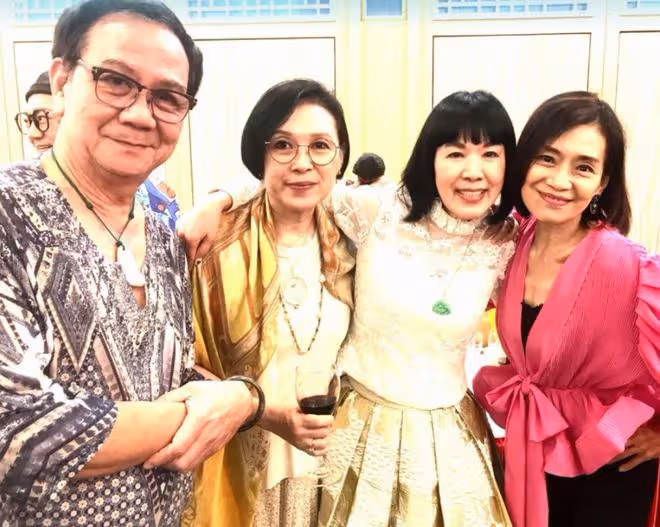 段正淳刀白鳳罕同框!72歲潘志文喝到臉紅,66歲呂有慧美貌依舊