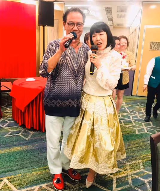 段正淳刀白鳳罕同框!72歲潘志文喝到臉紅,66歲呂有慧美貌依舊