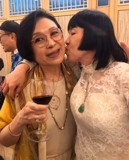 段正淳刀白鳳罕同框!72歲潘志文喝到臉紅,66歲呂有慧美貌依舊