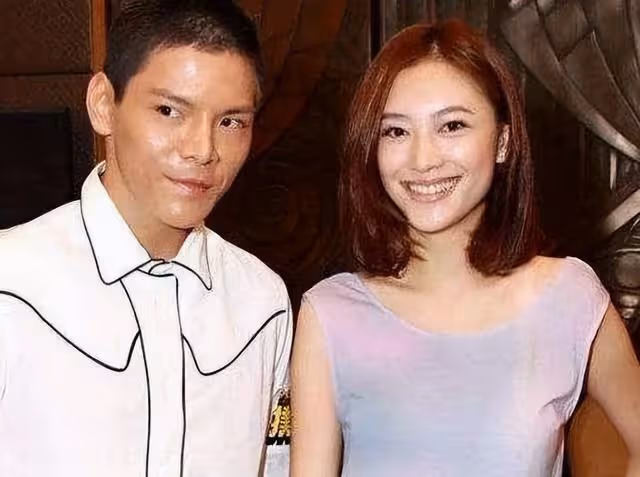 向佐「不講武德」,向太護犢子,郭碧婷的這場「賭豪」本就是敗局