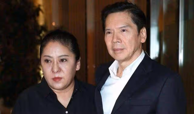 向佐「不講武德」,向太護犢子,郭碧婷的這場「賭豪」本就是敗局