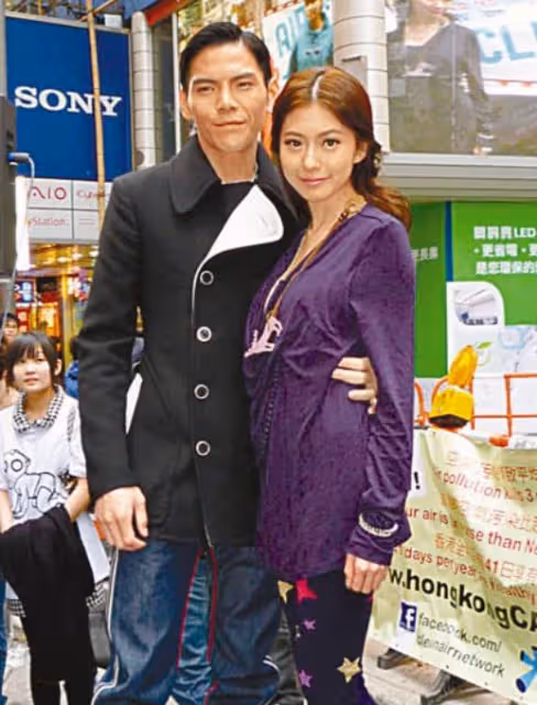 向佐「不講武德」,向太護犢子,郭碧婷的這場「賭豪」本就是敗局
