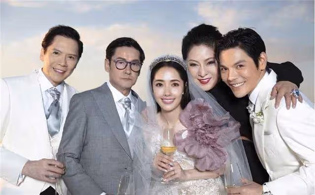 向佐「不講武德」,向太護犢子,郭碧婷的這場「賭豪」本就是敗局