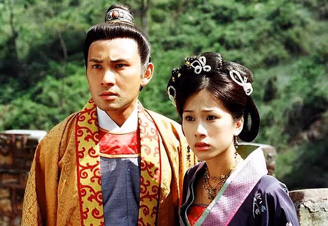 文頌嫻帶9歲女兒現身水上樂園,穿泳衣大秀身材,皮膚白皙似少女