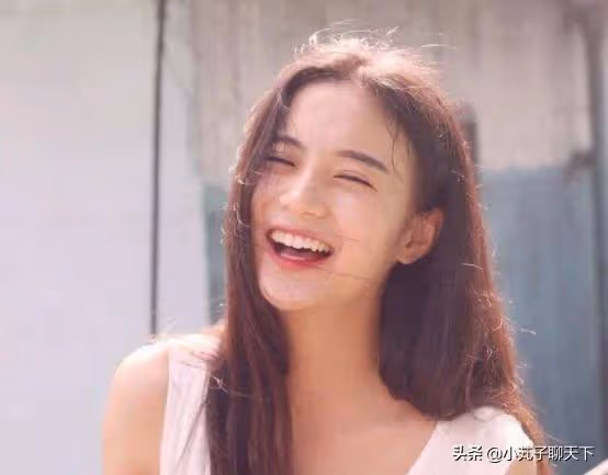 夫妻實行AA制,婆婆生病住院時,妻子直接帶著自家媽媽去旅遊