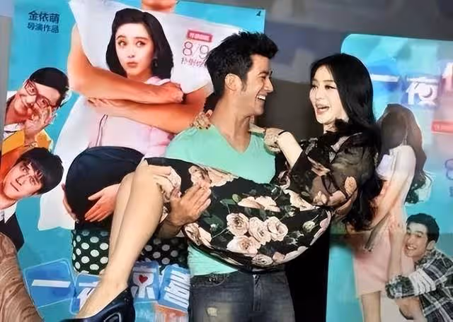 李治廷與女友街頭散步,女方身材火辣顏值高,相戀近3年感情穩定