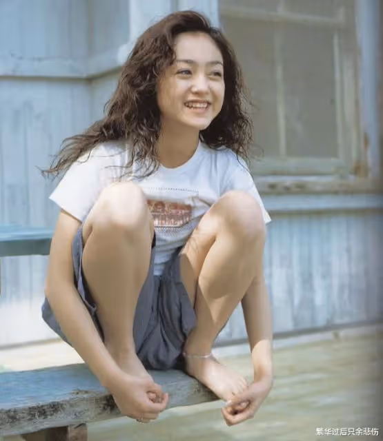 從童星再到艷星,從爆紅又到下海,她是如何一步步一脫到底的?