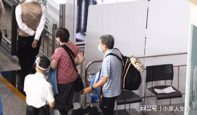 紅館傷者父母抵達醫院見兒子傷心落淚,23名舞者再次聯合發聲明