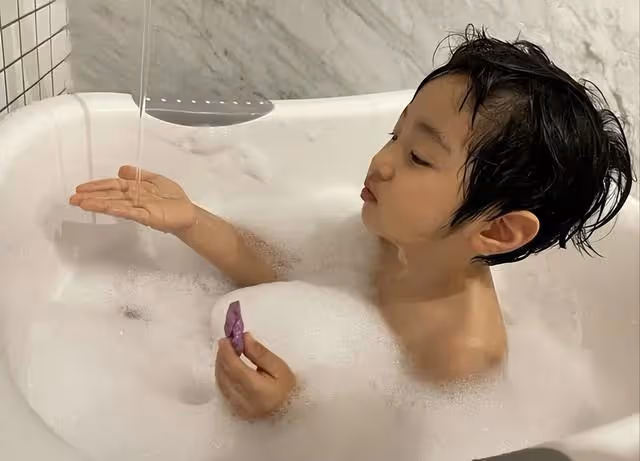 43歲蔡琳離異後獨自帶娃,她家裝修簡約精緻,生活簡單又悠閒