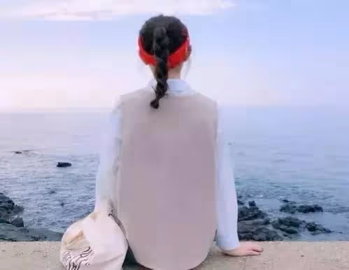 兒子再婚，母親讓女兒給2萬禮金！女兒:憑什麼？我結婚哥就給1000