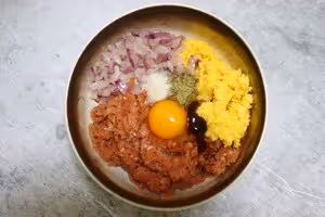 日式漢堡肉：鮮嫩流汁，肉香滿分！
