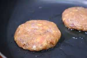 日式漢堡肉：鮮嫩流汁，肉香滿分！
