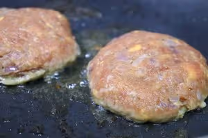 日式漢堡肉：鮮嫩流汁，肉香滿分！
