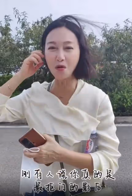 惠英紅買打折衣服太瘋狂 全身汗濕拎一堆購物袋