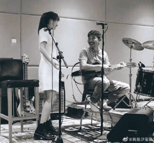 沙寶亮官宣與戴笑盈戀情 曬照表白