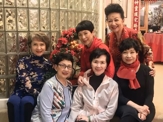 眾多老牌港星齊聚生日派對 汪明荃夫婦現身