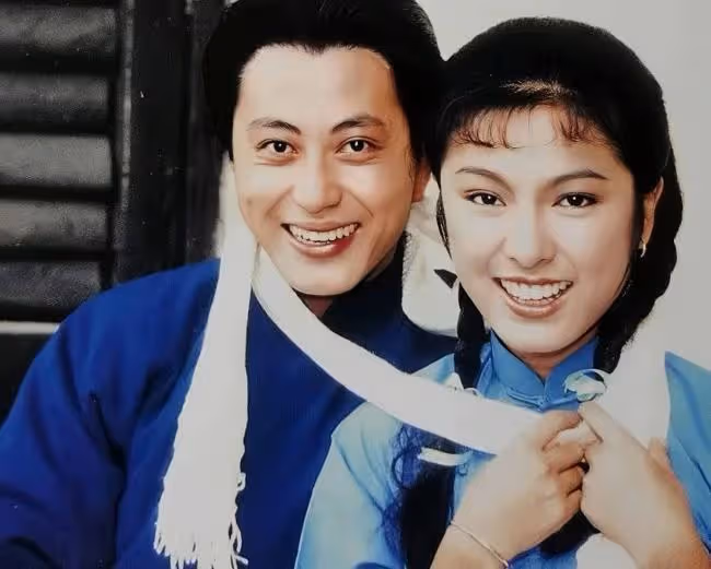 眾多老牌港星齊聚生日派對 汪明荃夫婦現身
