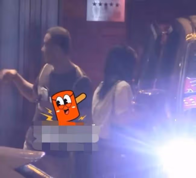 楊坤再換新美女 女方身材前凸後翹令人羨慕