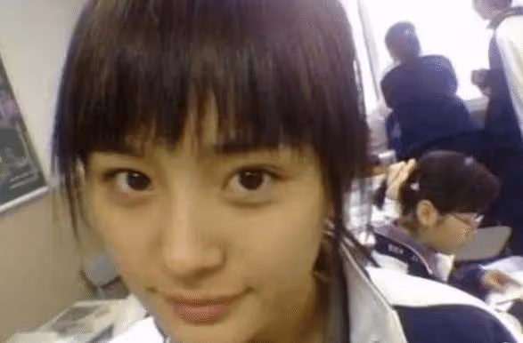 楊冪18歲舊照被瘋傳,這才叫做演員臉