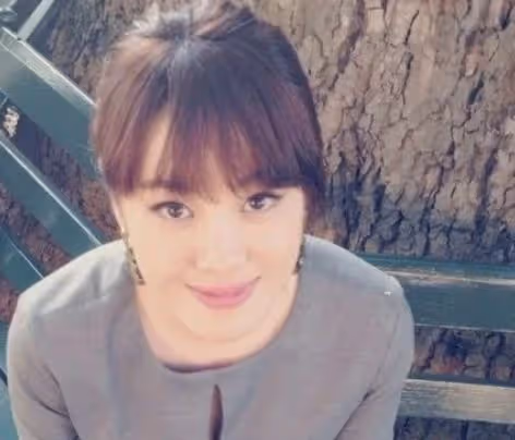 段奕宏嬌妻外出看展覽,皮膚雪白長腿細直顏值驚艷,現42歲仍備孕