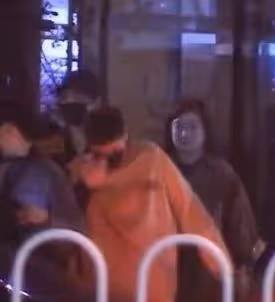 鹿晗深夜醉酒糗態百出,東搖西晃倒人懷中難自理,多次因喝酒丟人