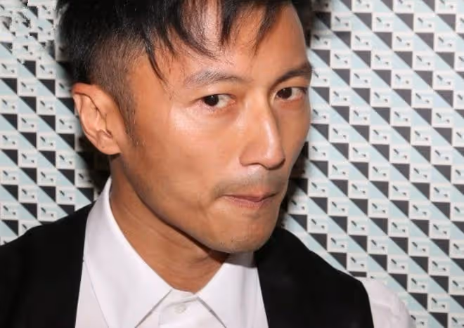 謝霆鋒長子15歲生日,張柏芝曬大量合影慶祝,兒子燙卷髮打扮時髦