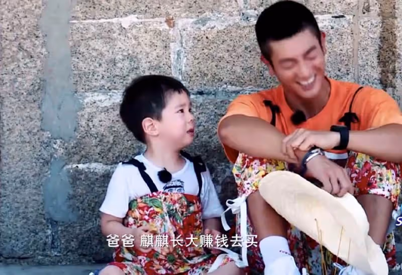 霍思燕曬兒子近況!7歲嗯哼越來越帥,臉蛋英俊單眼皮變雙眼皮,網友:長大還得了