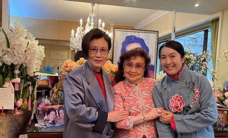 眾多老牌港星齊聚生日派對!汪明荃夫婦現身,71歲劉緯民仍顯凍齡