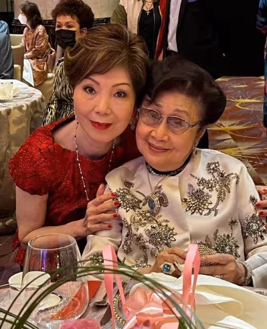 眾多老牌港星齊聚生日派對!汪明荃夫婦現身,71歲劉緯民仍顯凍齡