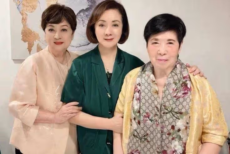 眾多老牌港星齊聚生日派對!汪明荃夫婦現身,71歲劉緯民仍顯凍齡
