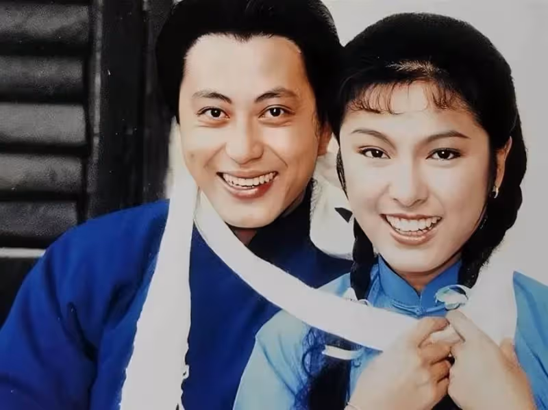 眾多老牌港星齊聚生日派對!汪明荃夫婦現身,71歲劉緯民仍顯凍齡