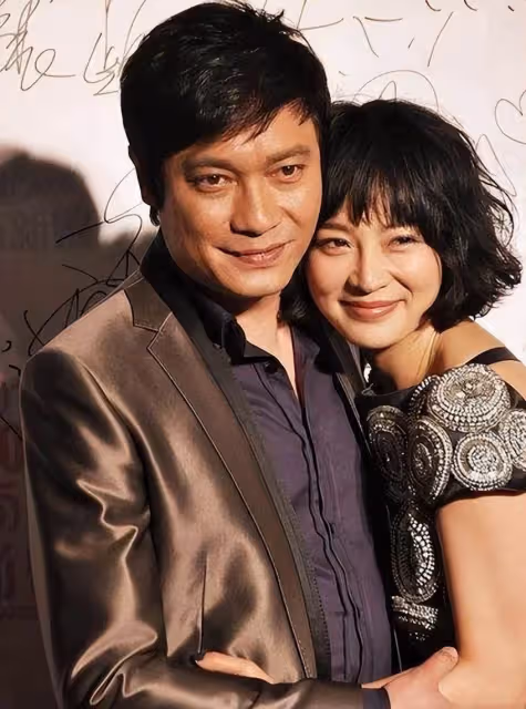 59歲羅嘉良:一段失敗的婚姻,二婚娶小12歲的蘇巖,婚姻狀況如何了?網友:看盡浮沉不枉此生