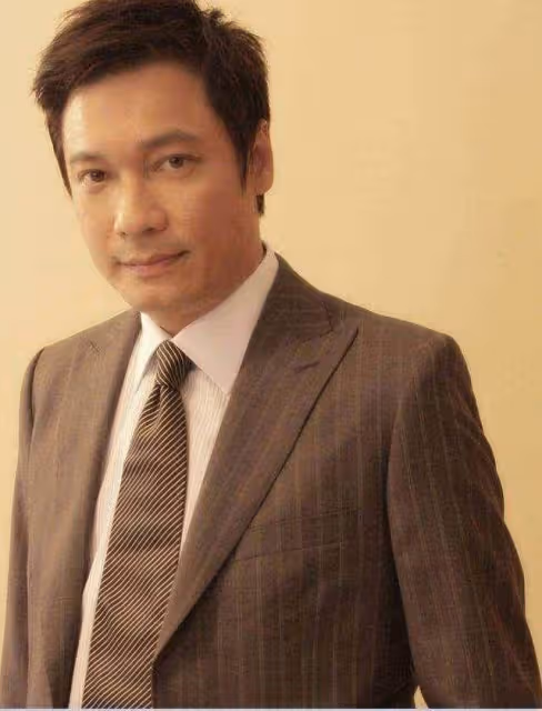 59歲羅嘉良:一段失敗的婚姻,二婚娶小12歲的蘇巖,婚姻狀況如何了?網友:看盡浮沉不枉此生