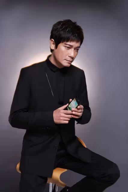 59歲羅嘉良:一段失敗的婚姻,二婚娶小12歲的蘇巖,婚姻狀況如何了?網友:看盡浮沉不枉此生