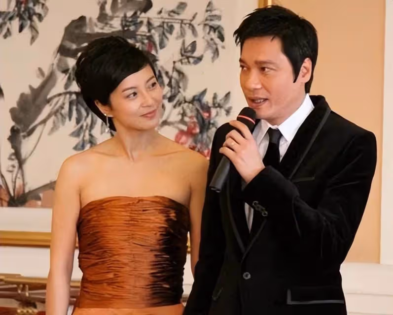 59歲羅嘉良:一段失敗的婚姻,二婚娶小12歲的蘇巖,婚姻狀況如何了?網友:看盡浮沉不枉此生