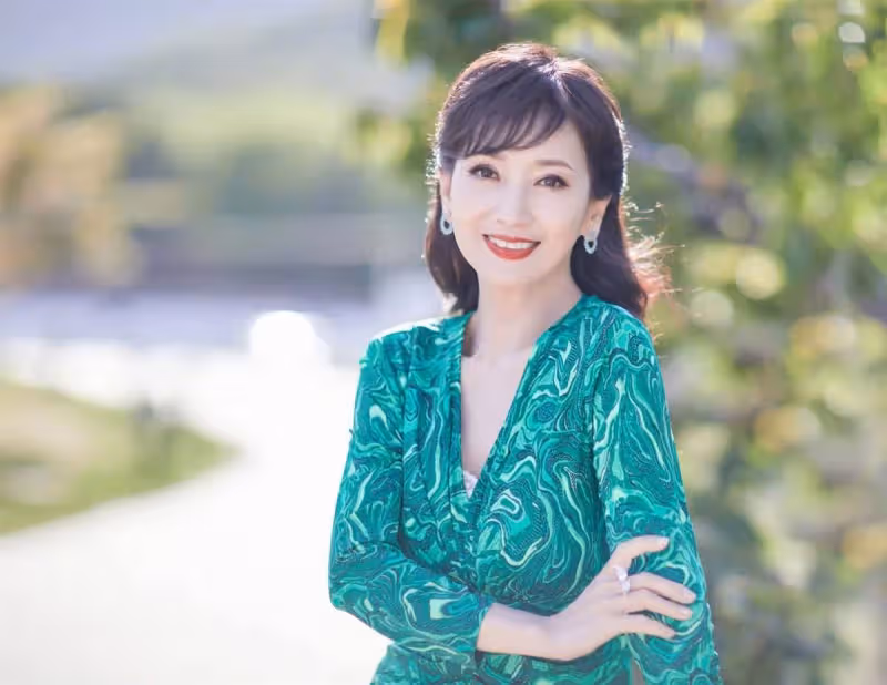 68歲女神趙雅芝曬近況!四肢纖細,上圍豐滿,三步上籃動作嫻熟,網友:歲月不敗美人