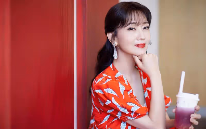 68歲女神趙雅芝曬近況!四肢纖細,上圍豐滿,三步上籃動作嫻熟,網友:歲月不敗美人