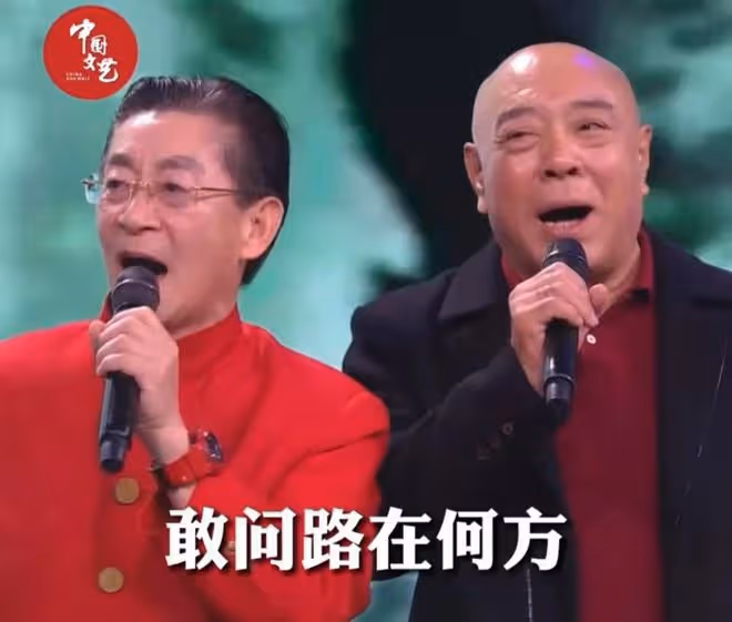 75歲「沙僧」參加飯局!穿29元衣服喝千元白酒,面色紅潤體型壯碩