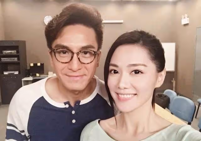 恭喜!TVB知名男星鬆口承認與女友同居,兩人多次被曝出結婚傳聞